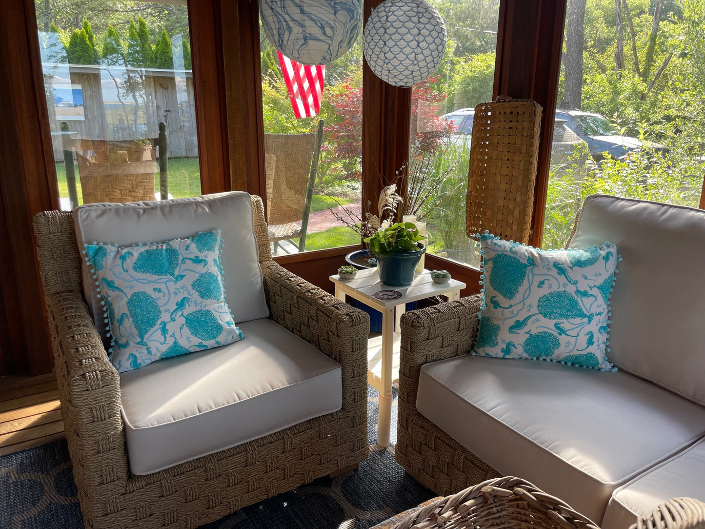 Summer Seahorses - Blue Poms